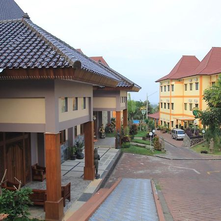 Ciptaningati Hotel Batu  Ngoại thất bức ảnh