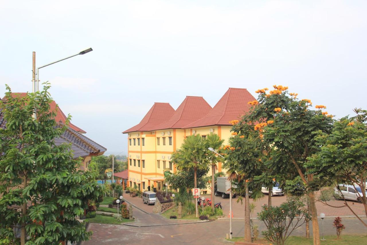Ciptaningati Hotel Batu  Ngoại thất bức ảnh