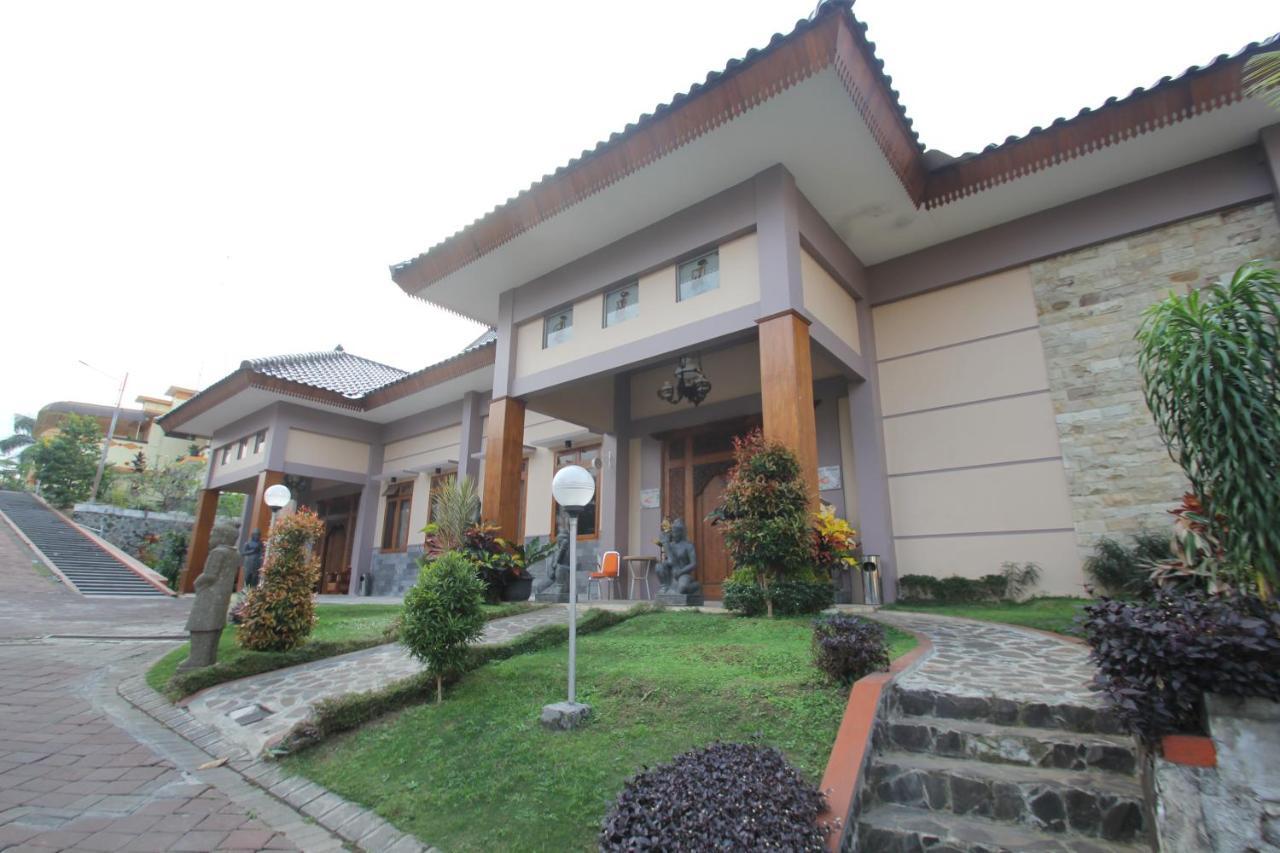 Ciptaningati Hotel Batu  Ngoại thất bức ảnh