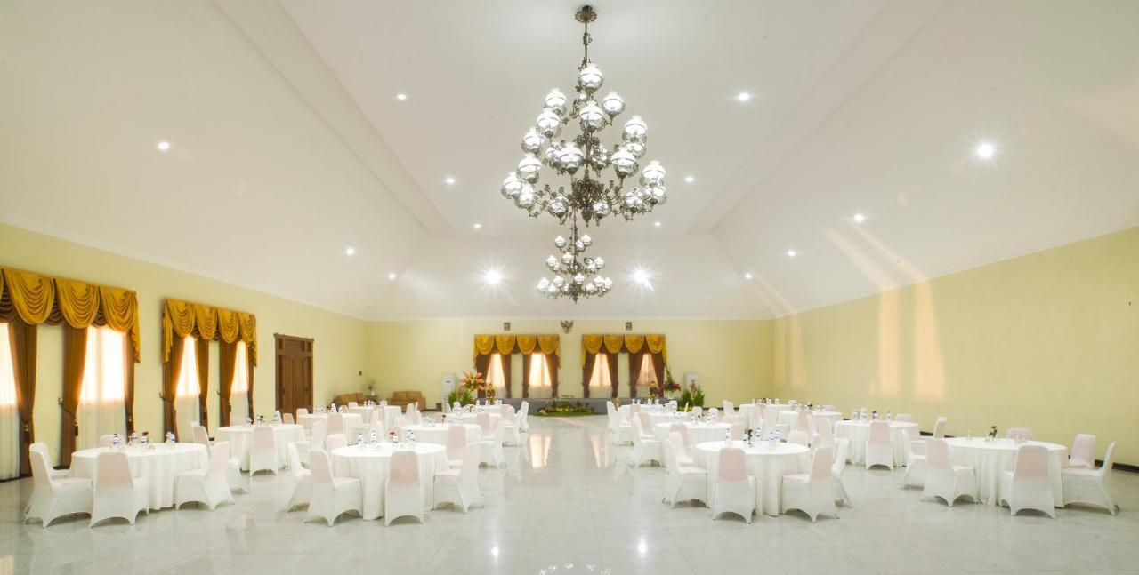 Ciptaningati Hotel Batu  Ngoại thất bức ảnh