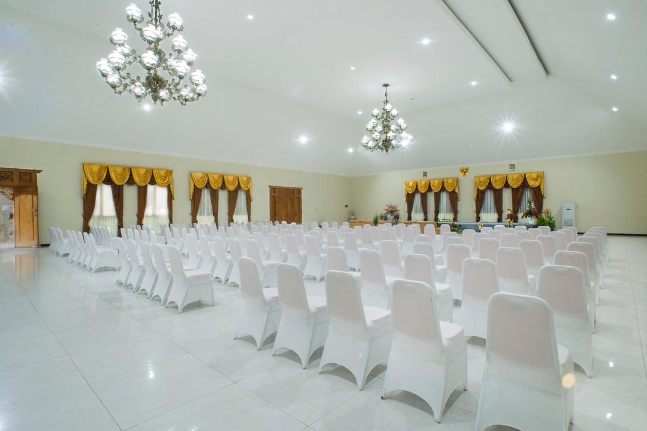 Ciptaningati Hotel Batu  Ngoại thất bức ảnh